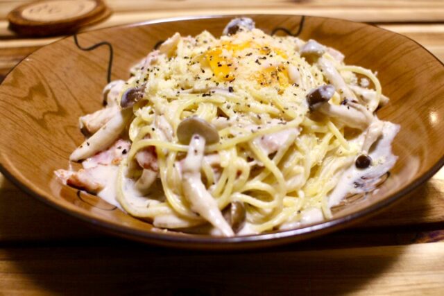 キノコのクリームパスタ